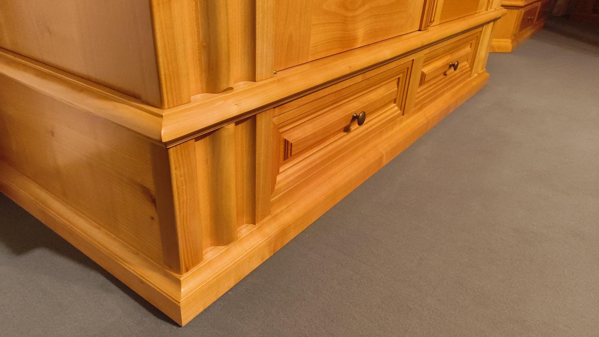 Massivholzschrank Zürcher  201 x 191 x 72 cm 