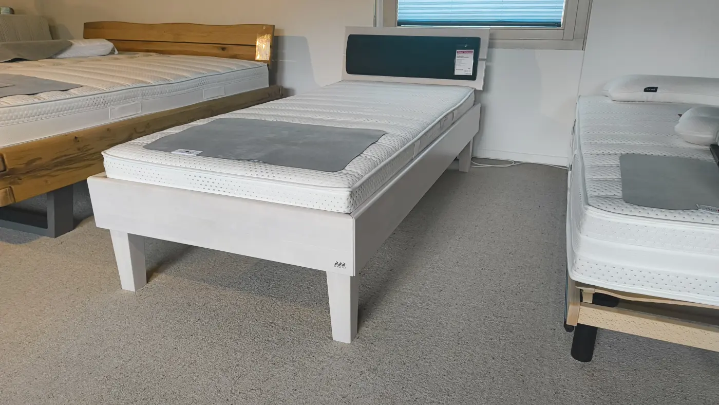 Bett Woodline