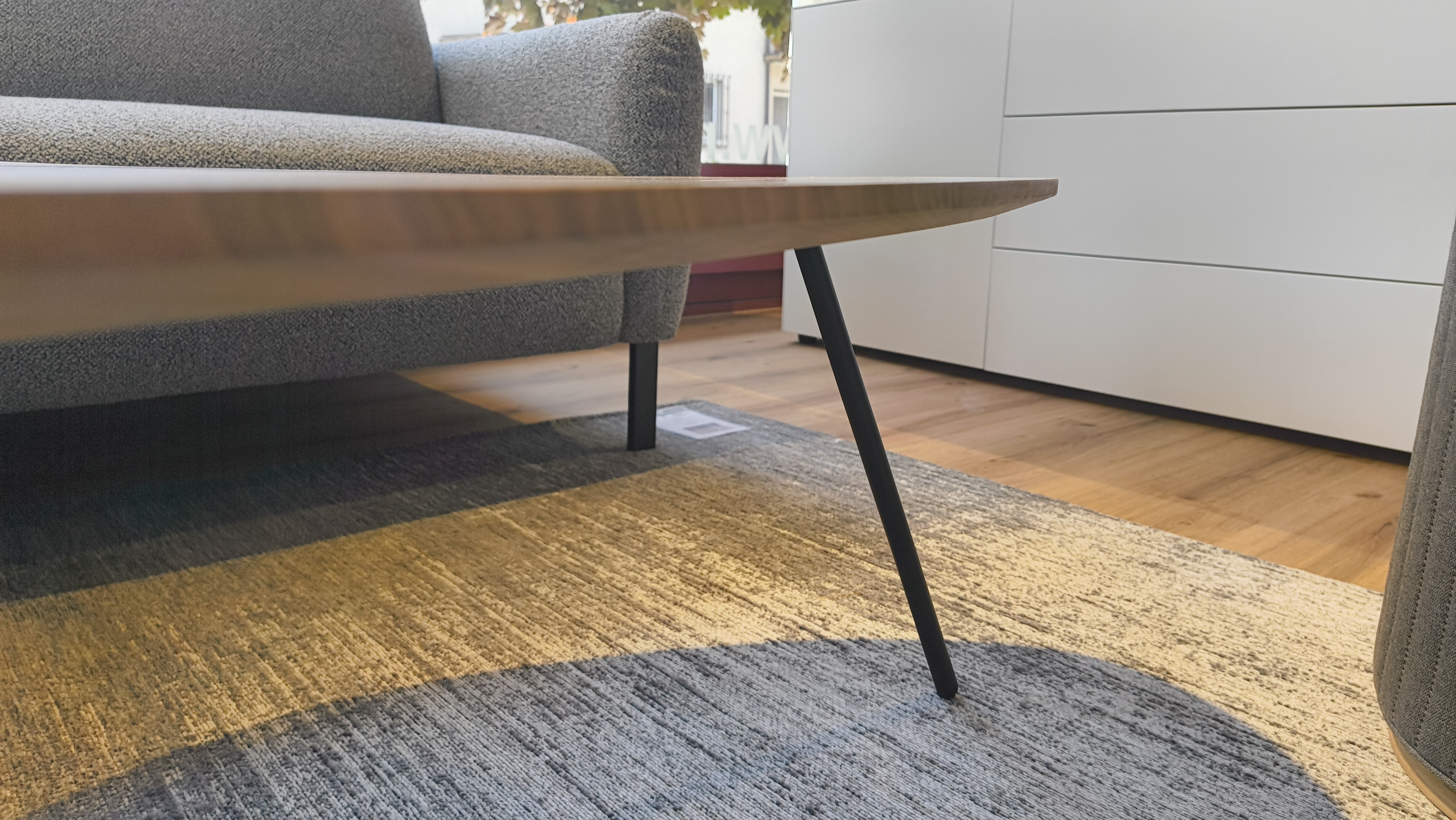 Sofa, Kaffeetisch, Holzplatte, Metallbein, Wohnzimmer