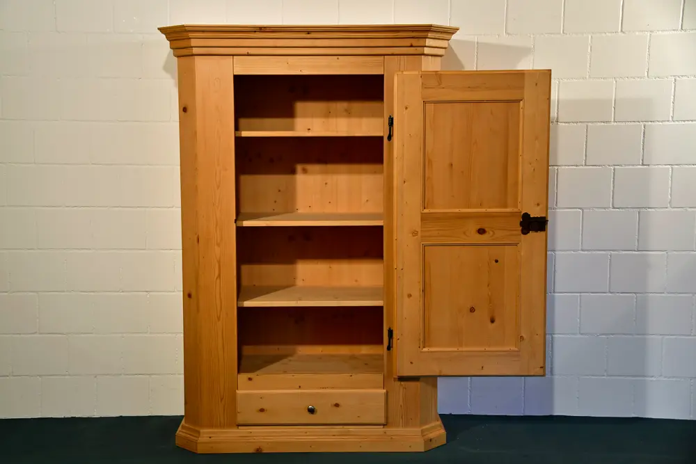 Massivholzschrank Bozen 23.13