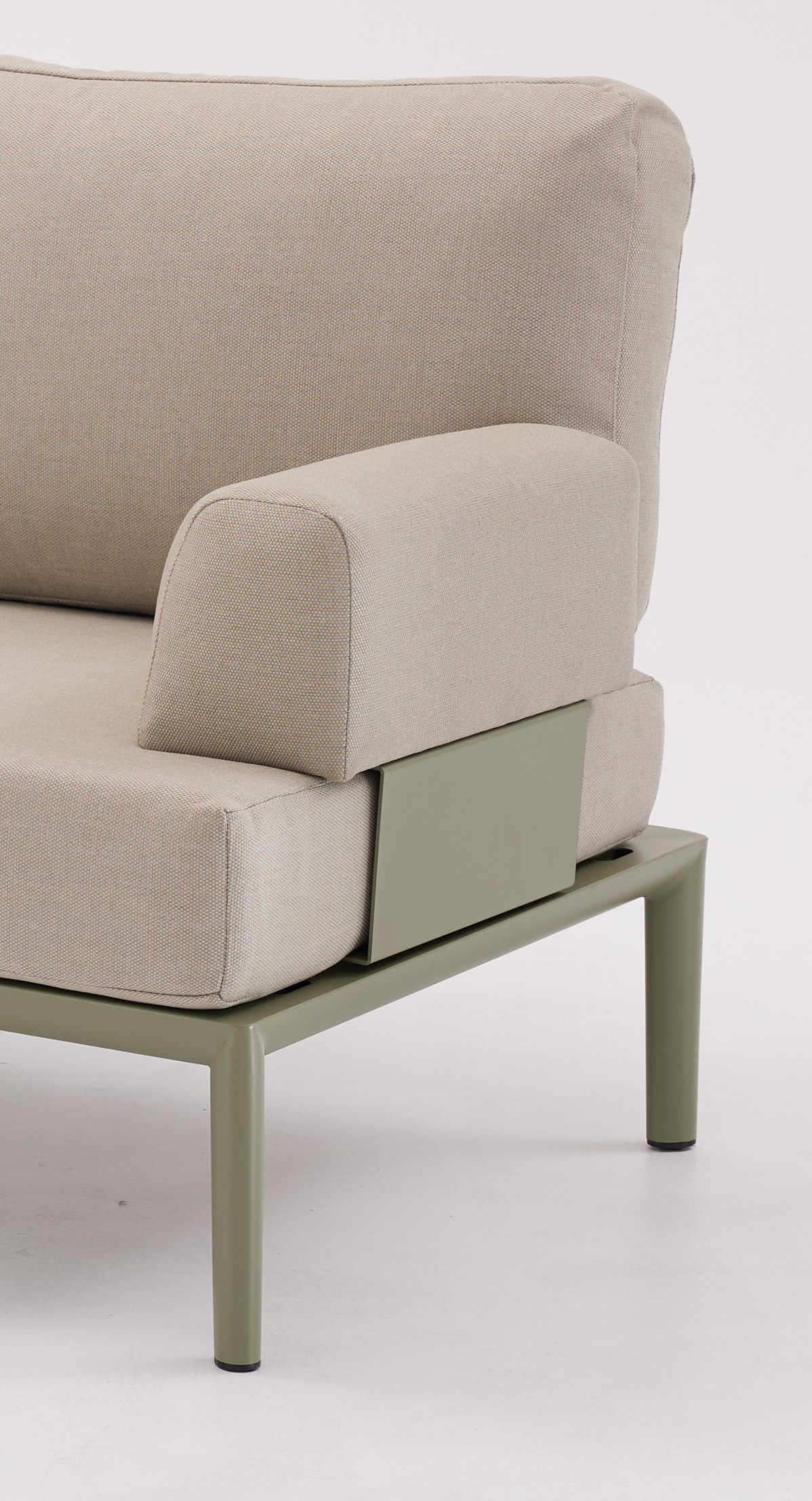 Sofa, Armlehne, Beige, Metallrahmen, Bezugskissen