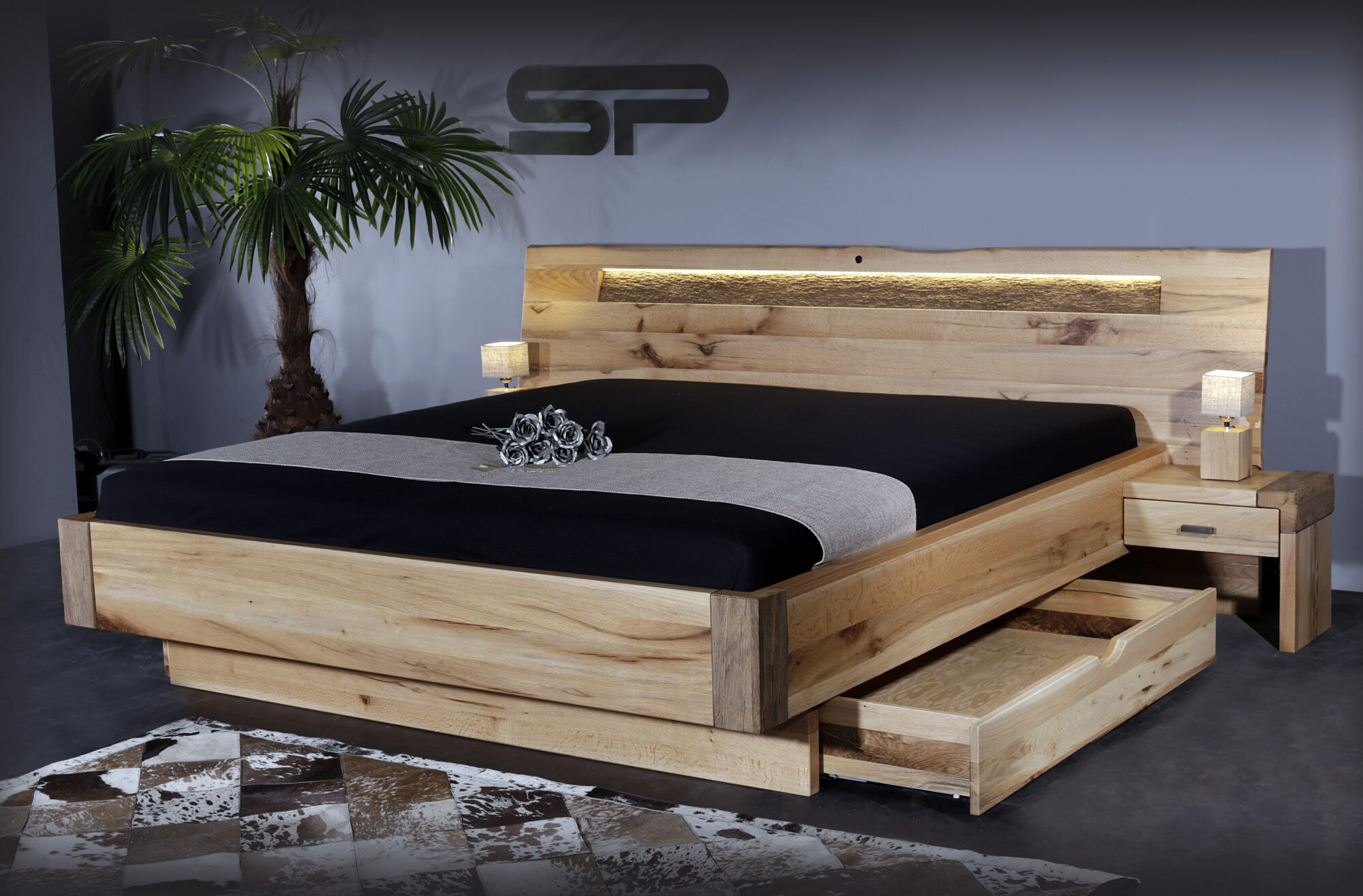 Sprenger Bett aus Sumpfeiche mit LED - 180x200cm - FÜRSTENBERG Sprenger Bett aus Sumpfeiche mit LED - 180x200cm - FÜRSTENBERG