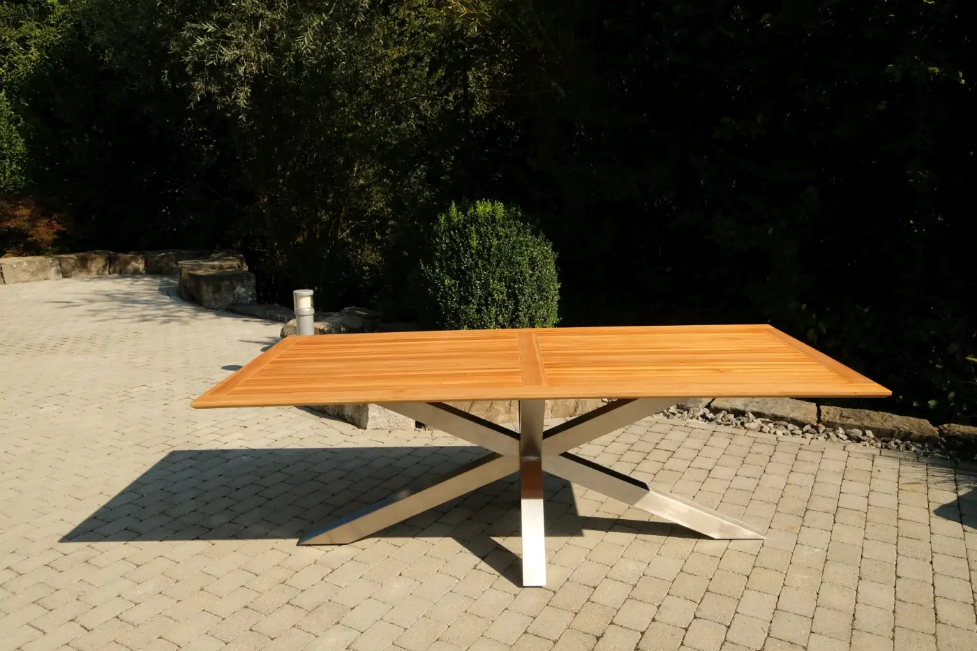 Gartentisch Monaco XX-Fuss Teakplatte Gartentisch Monaco XX-Fuss Teakplatte