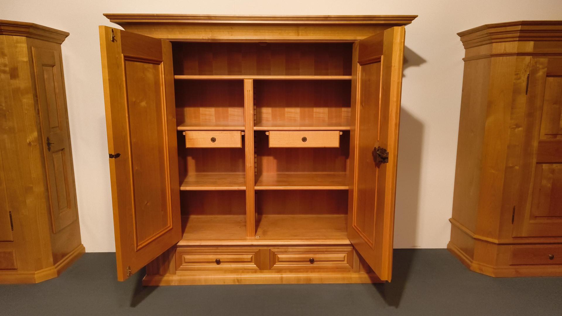 Massivholzschrank Zürcher  201 x 191 x 72 cm 