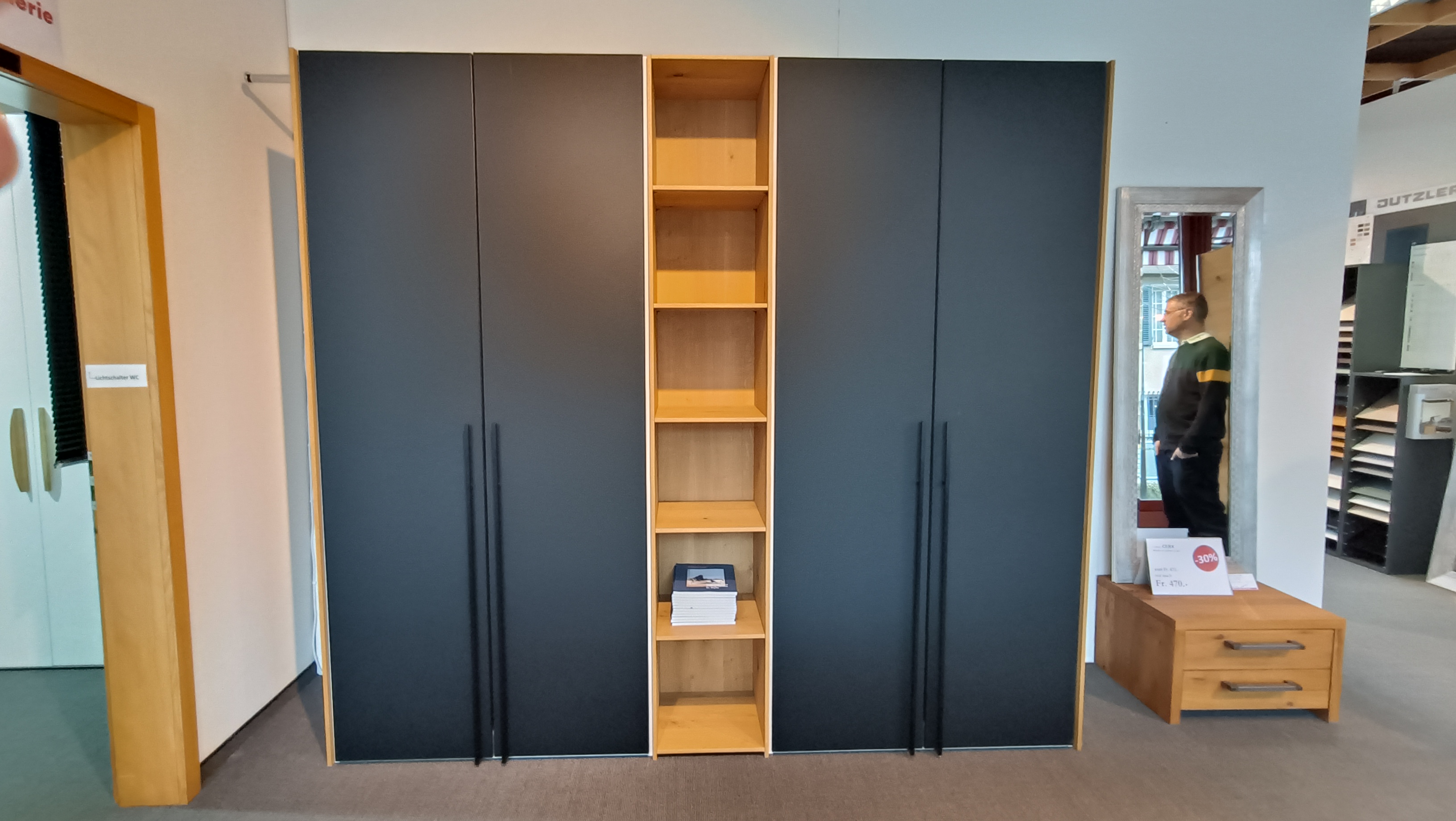 Drehtürenschrank