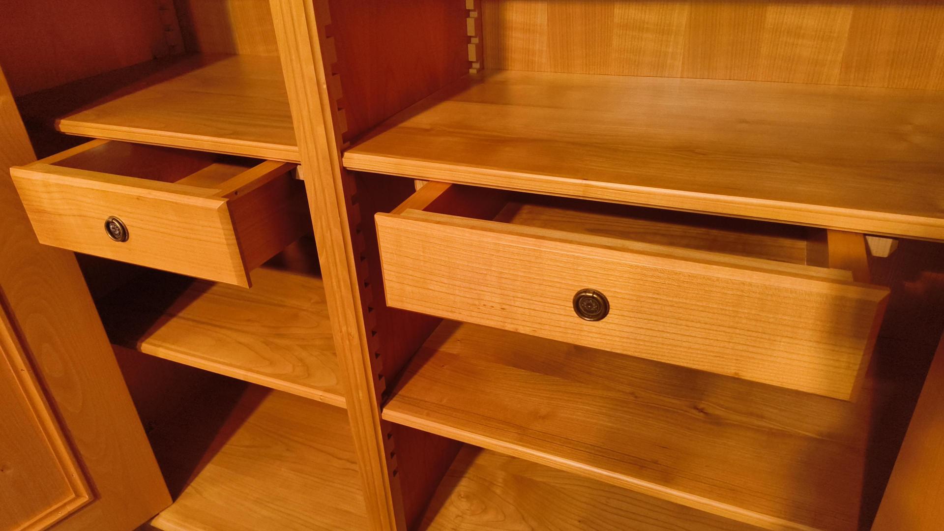 Massivholzschrank Zürcher  201 x 191 x 72 cm 