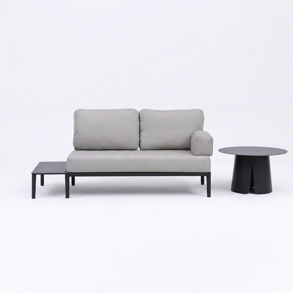 Sofa, Kissenpolster, Grau Bezugsstoff, Niedriger Tisch, Beistelltisch