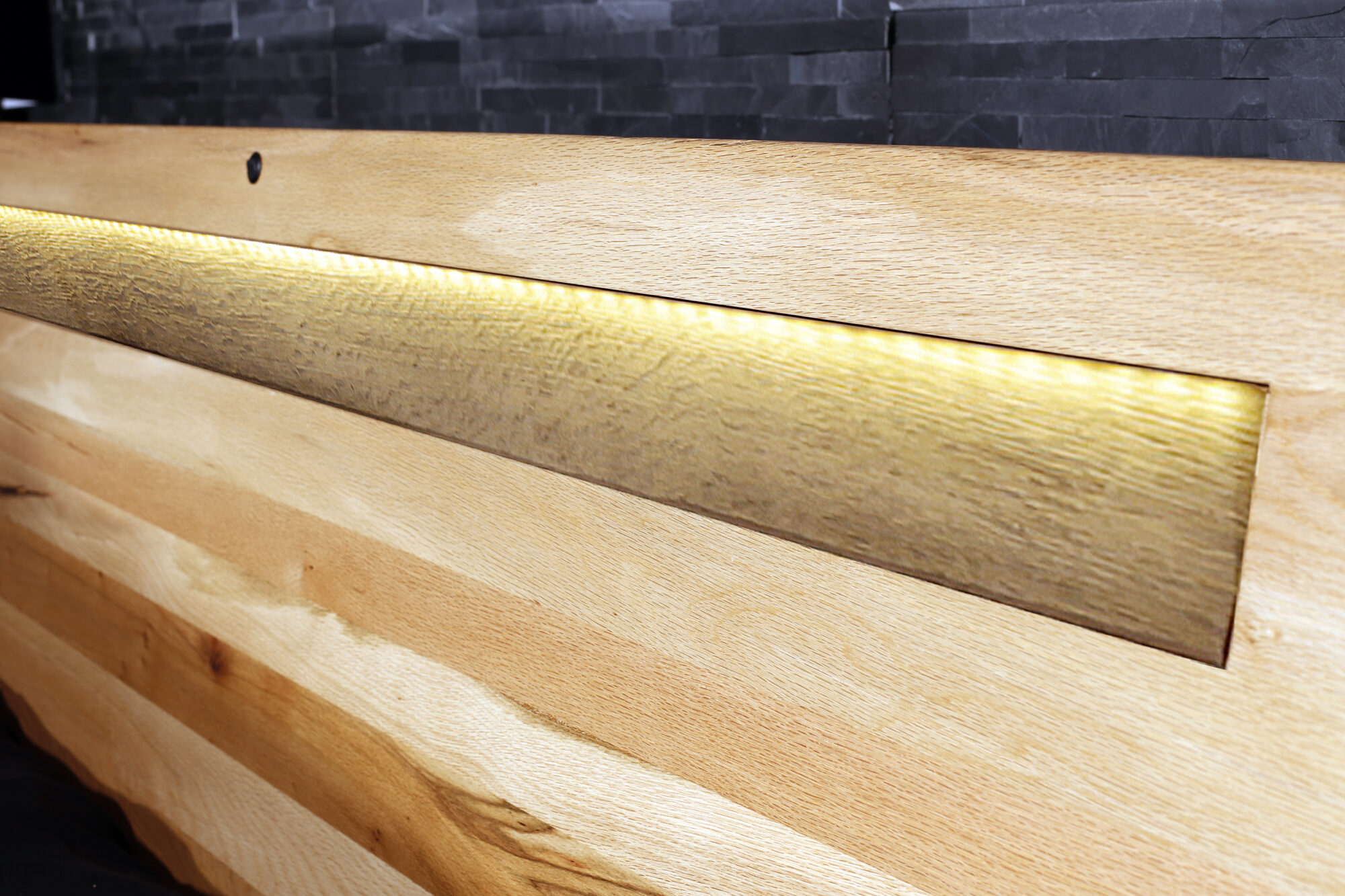 Sprenger Bett aus Sumpfeiche mit LED - 180x200cm - FÜRSTENBERG Sprenger Bett aus Sumpfeiche mit LED - 180x200cm - FÜRSTENBERG