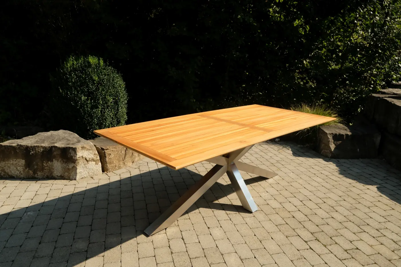 Gartentisch Monaco XX-Fuss Teakplatte Gartentisch Monaco XX-Fuss Teakplatte