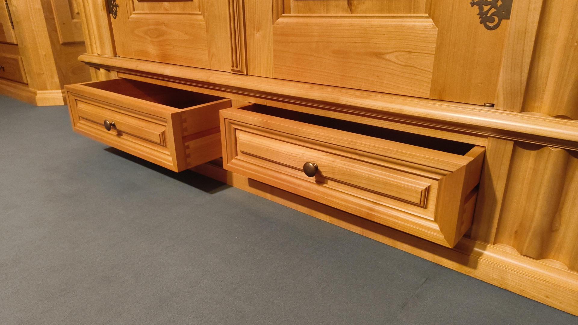 Massivholzschrank Zürcher  201 x 191 x 72 cm 
