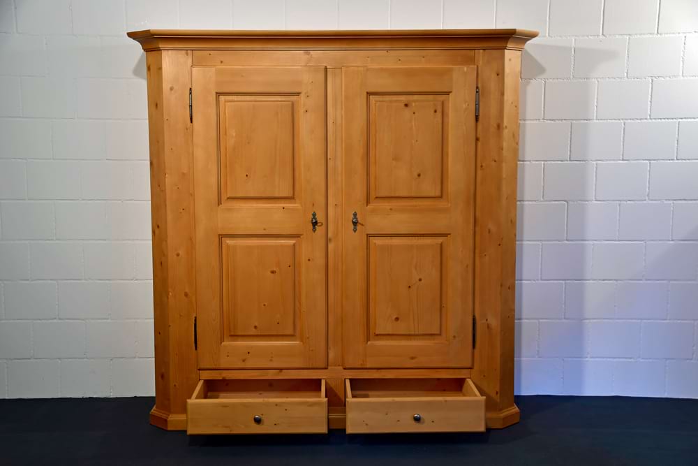 Massivholzschrank Lacinigo Tanne 184x179.5x57 cm